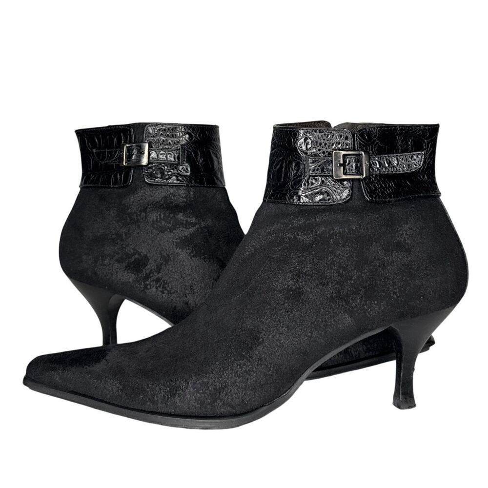 1990s Donald Pliner Black Suede Ankle Boots Pointed Toe Kitten Heel 7.5